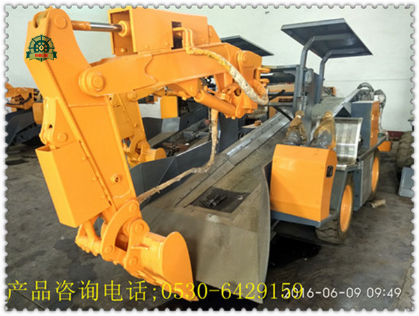 扒渣機(jī)所有操作都集中在兩個主令控制器上