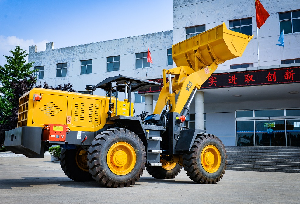 935礦用防爆裝載鏟運(yùn)機(jī)井下低矮型