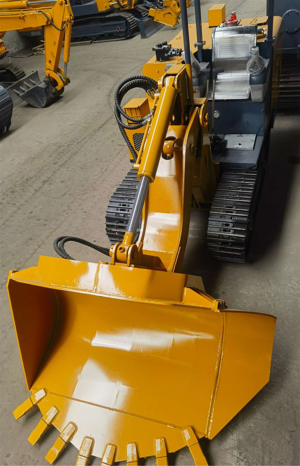 側(cè)卸裝巖機(jī)的工作機(jī)構(gòu)